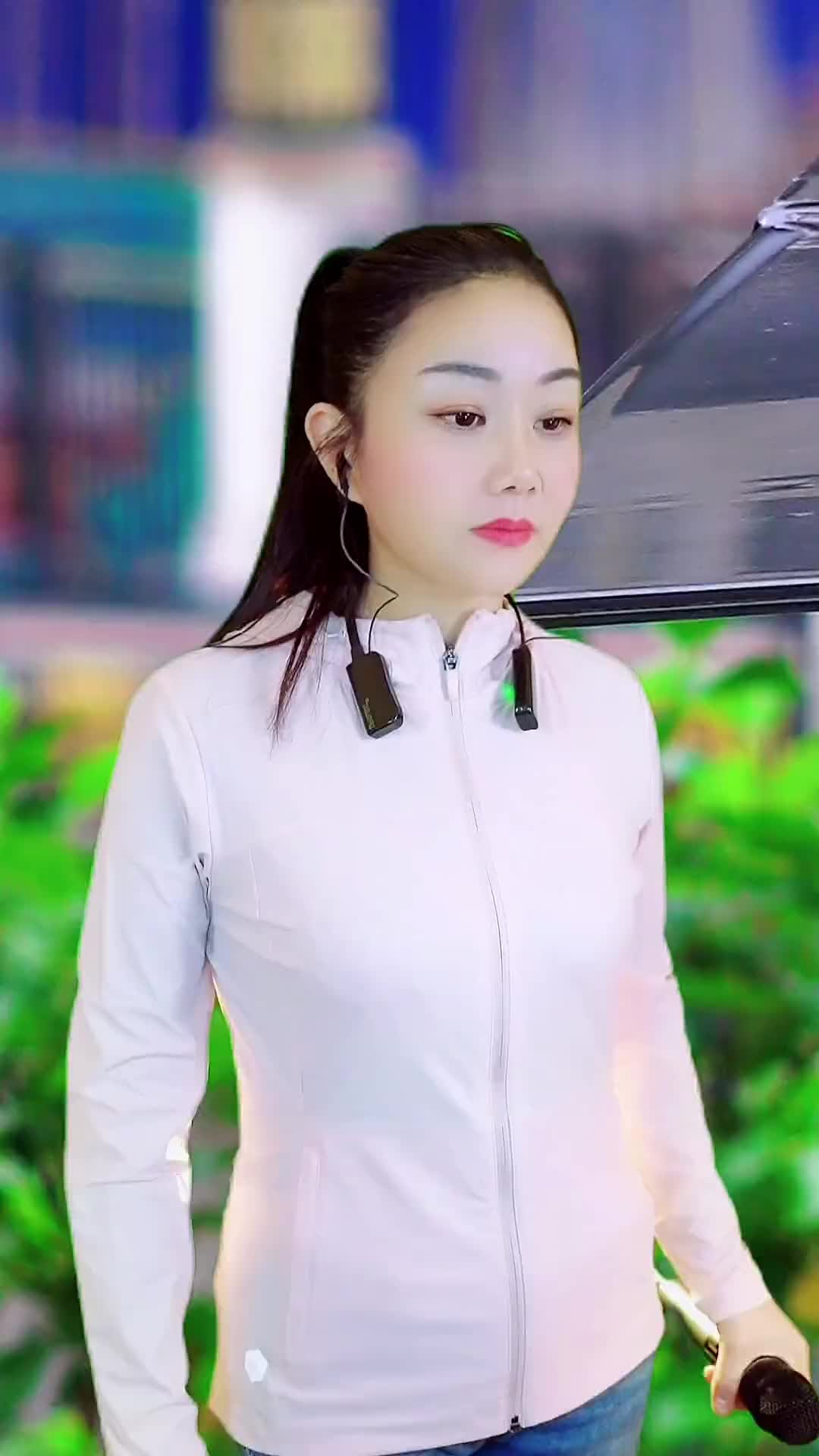 想让雨滴问问你现在的你在哪里王馨想让雨滴问问你dou小助手