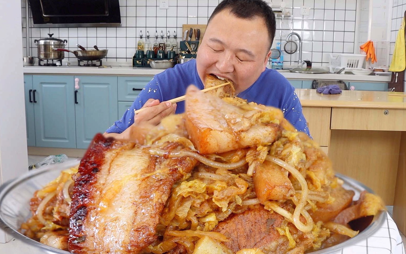 去市场买点五花肉,做内蒙正宗五花肉烩酸菜,酸爽过瘾!解馋下饭哔哩哔哩bilibili