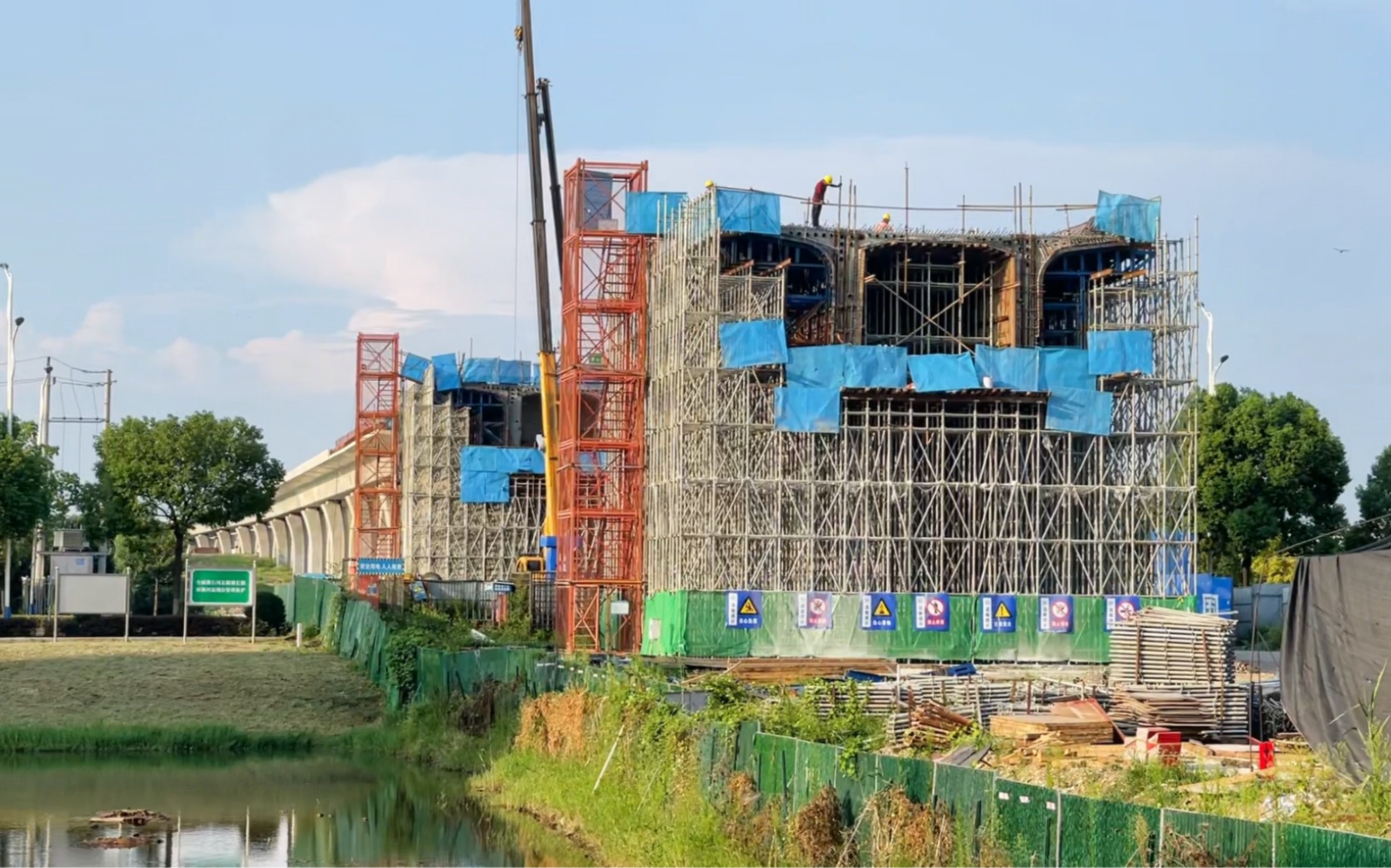 探访宁马城际铁路慈湖站北侧区域:跨太子大道桥正在建设桥墩.哔哩哔哩bilibili