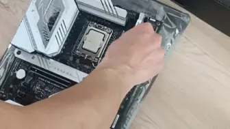 Download Video: rog z790 d4 吹雪 主板上的内存安装