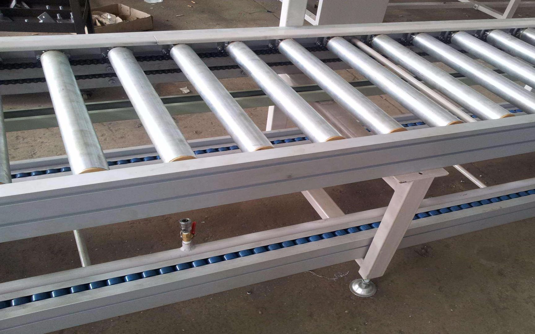 单层积放式滚筒输送线怎么设计?滚筒安装间距如何确定?