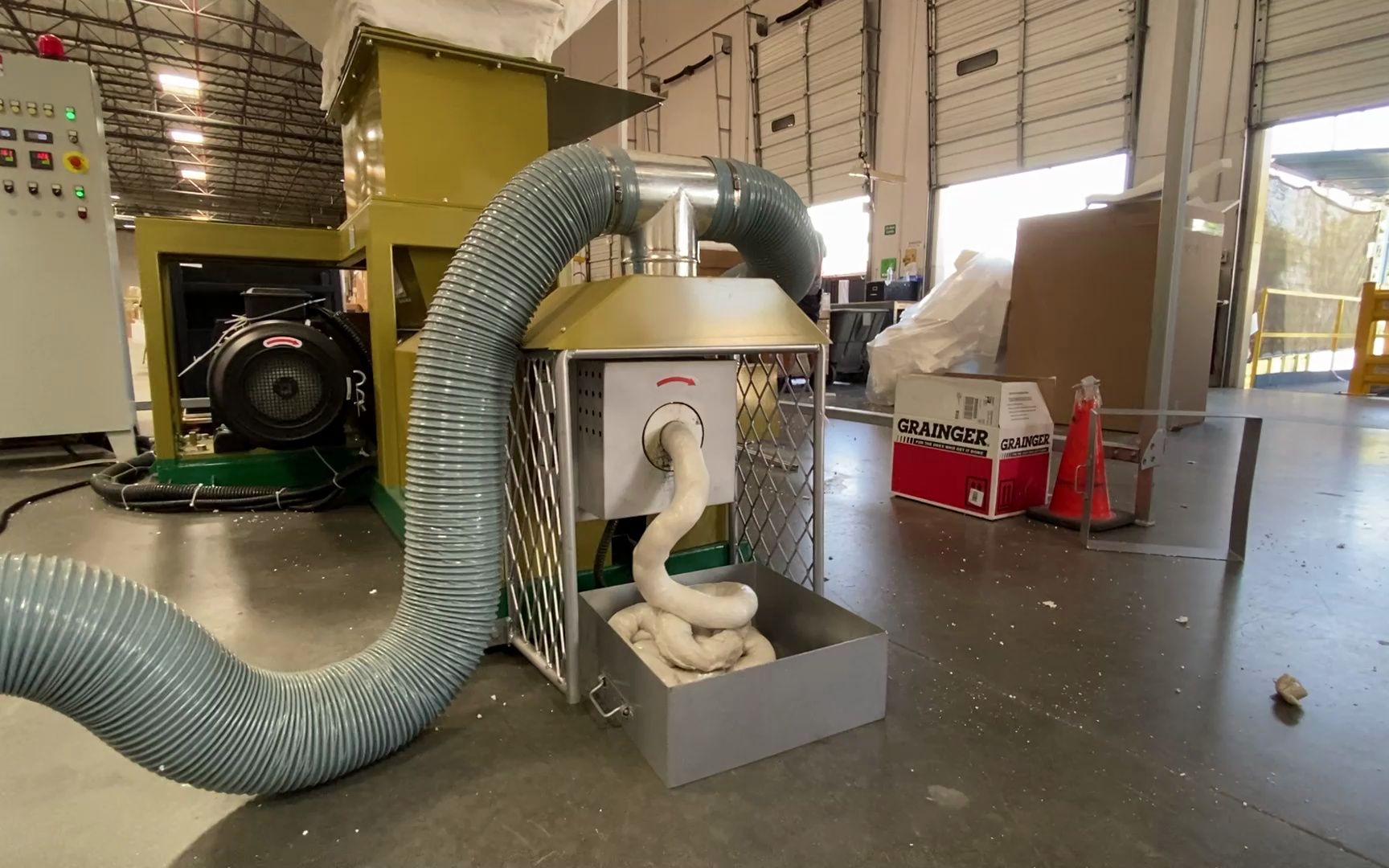 泡英科再生泡沫热熔机,一件出料尽显丝滑