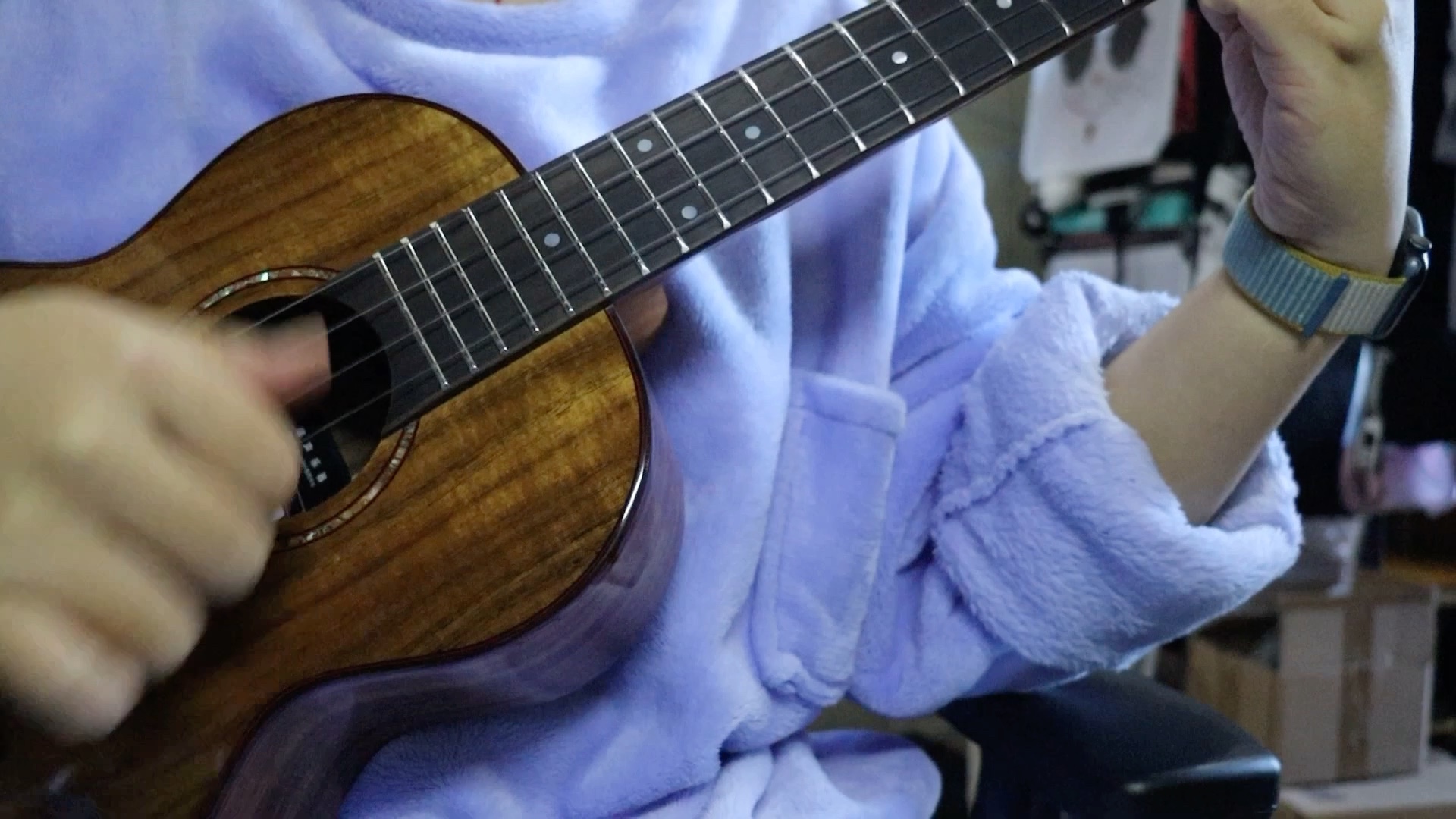 【开箱视频】瑞声at200 尤克里里开箱