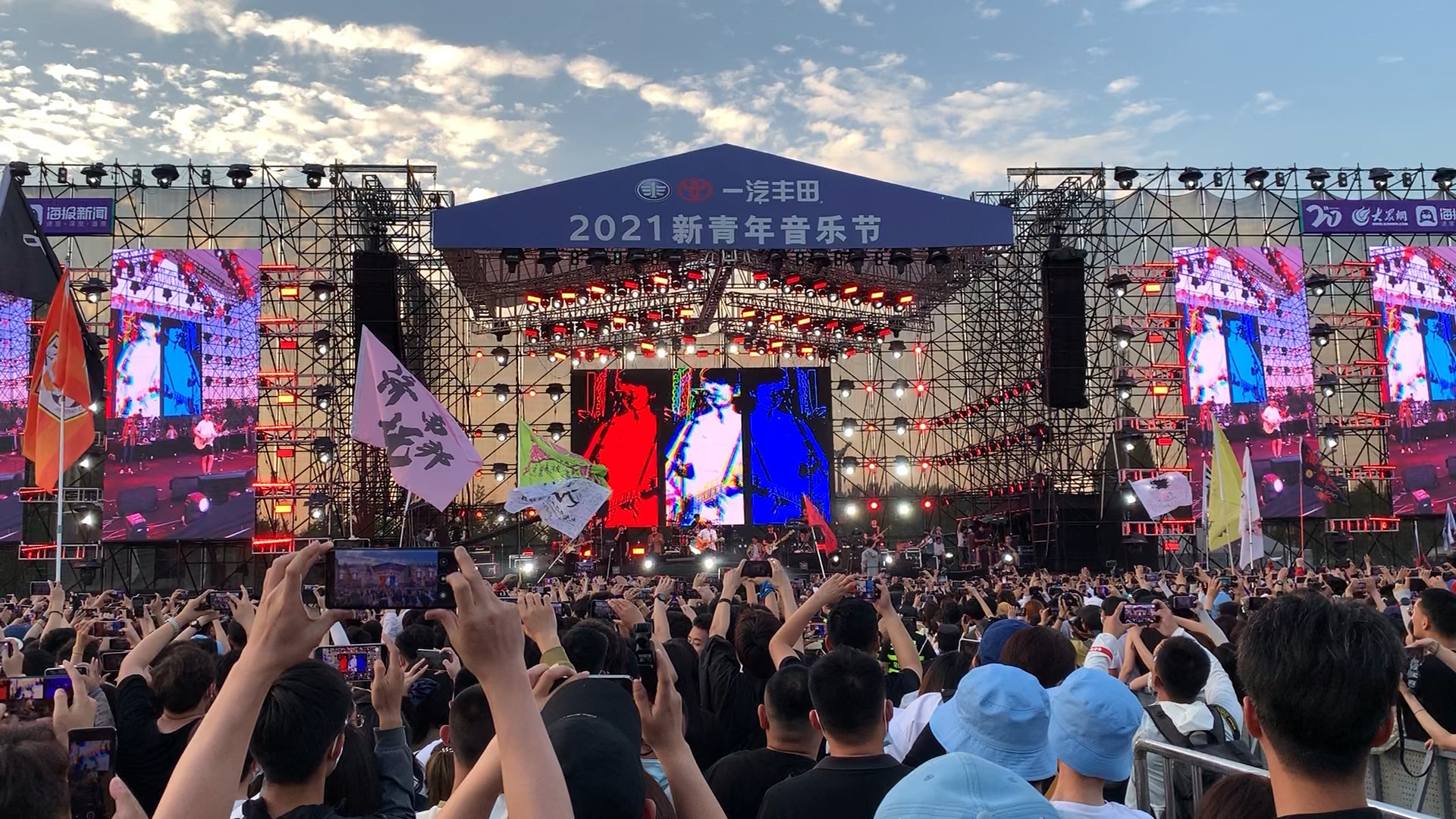 2021新青年音乐节 赵雷《我们的时光》_哔哩哔哩_bilibili