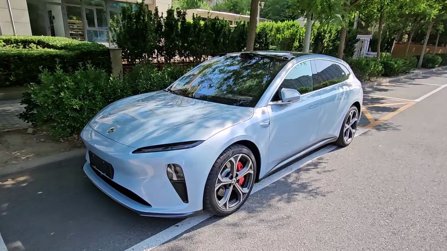 我买了一辆蔚来et5t(高颜值的纯电瓦罐,新能源旅行车)