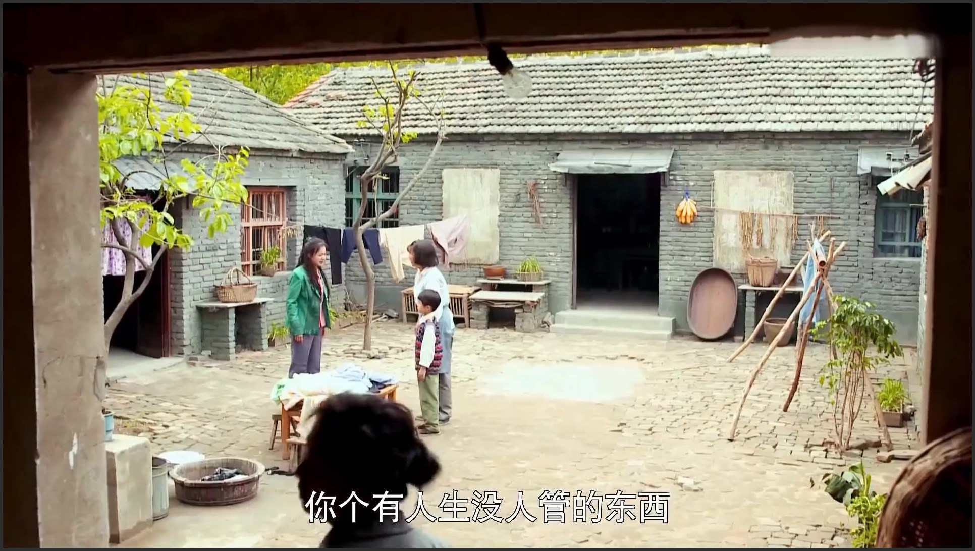 看完《俺娘田小草》血压都上来了,一个女人害惨身边所有人