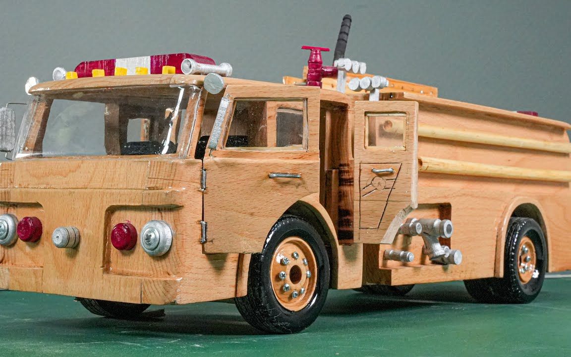 木工 - 木制福特消防车