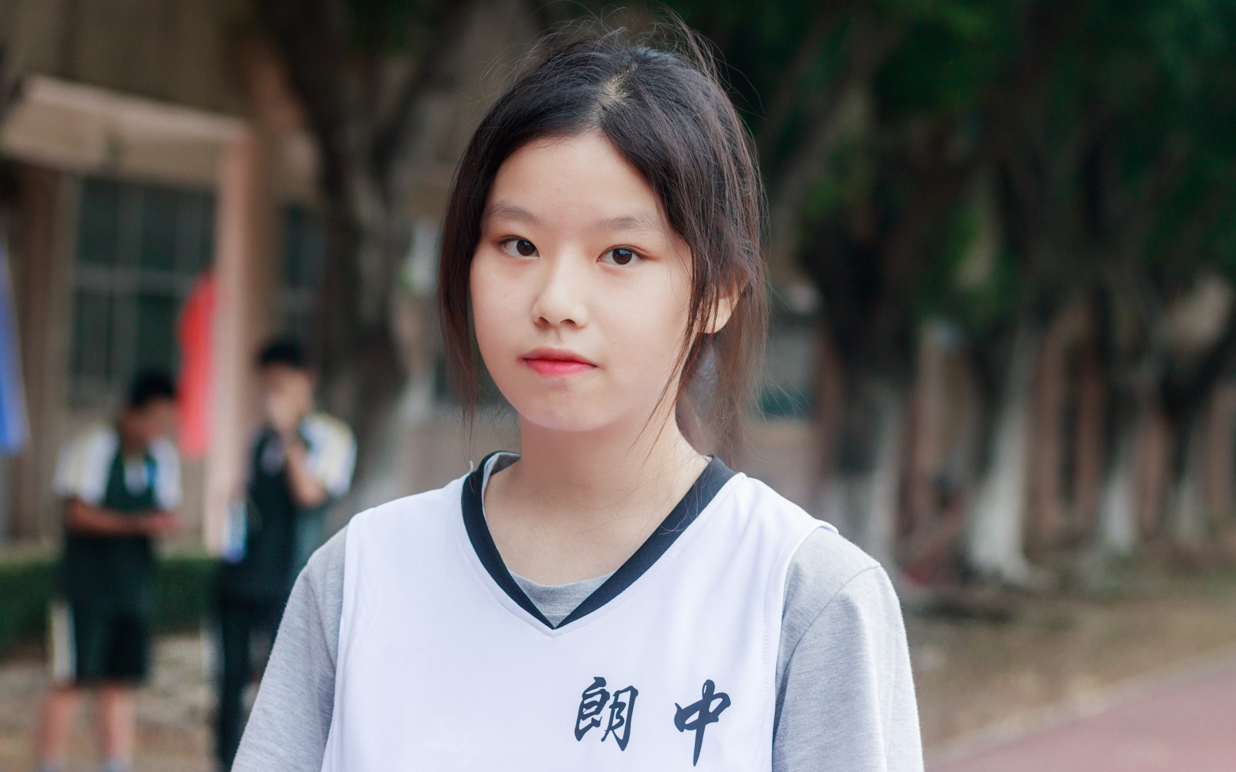 东莞大朗中学小姐姐身穿球衣表演泫雅的babe穿球衣也可以很性感