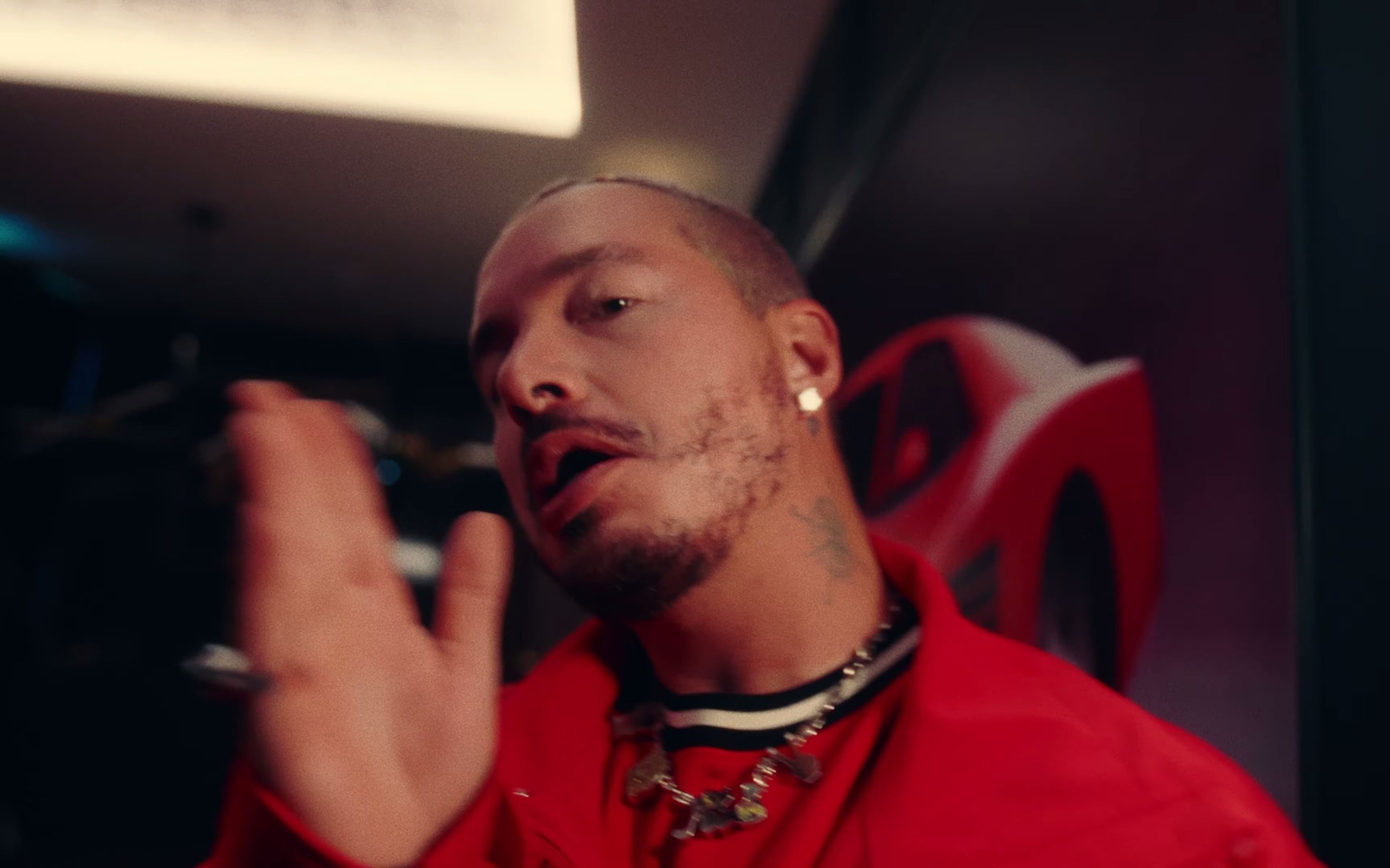 [图]【Official Video】Poblado（Remix） - J Balvin, KAROL G,Nicky Jams等