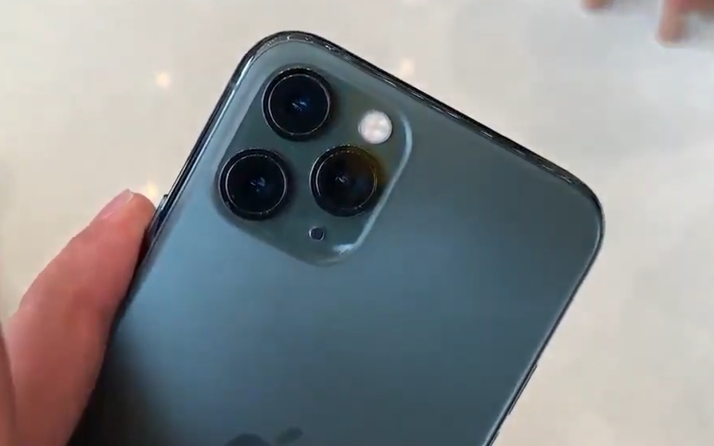 iPhone11 Pro暗夜绿色终极上手!被美到没?哔哩哔哩bilibili