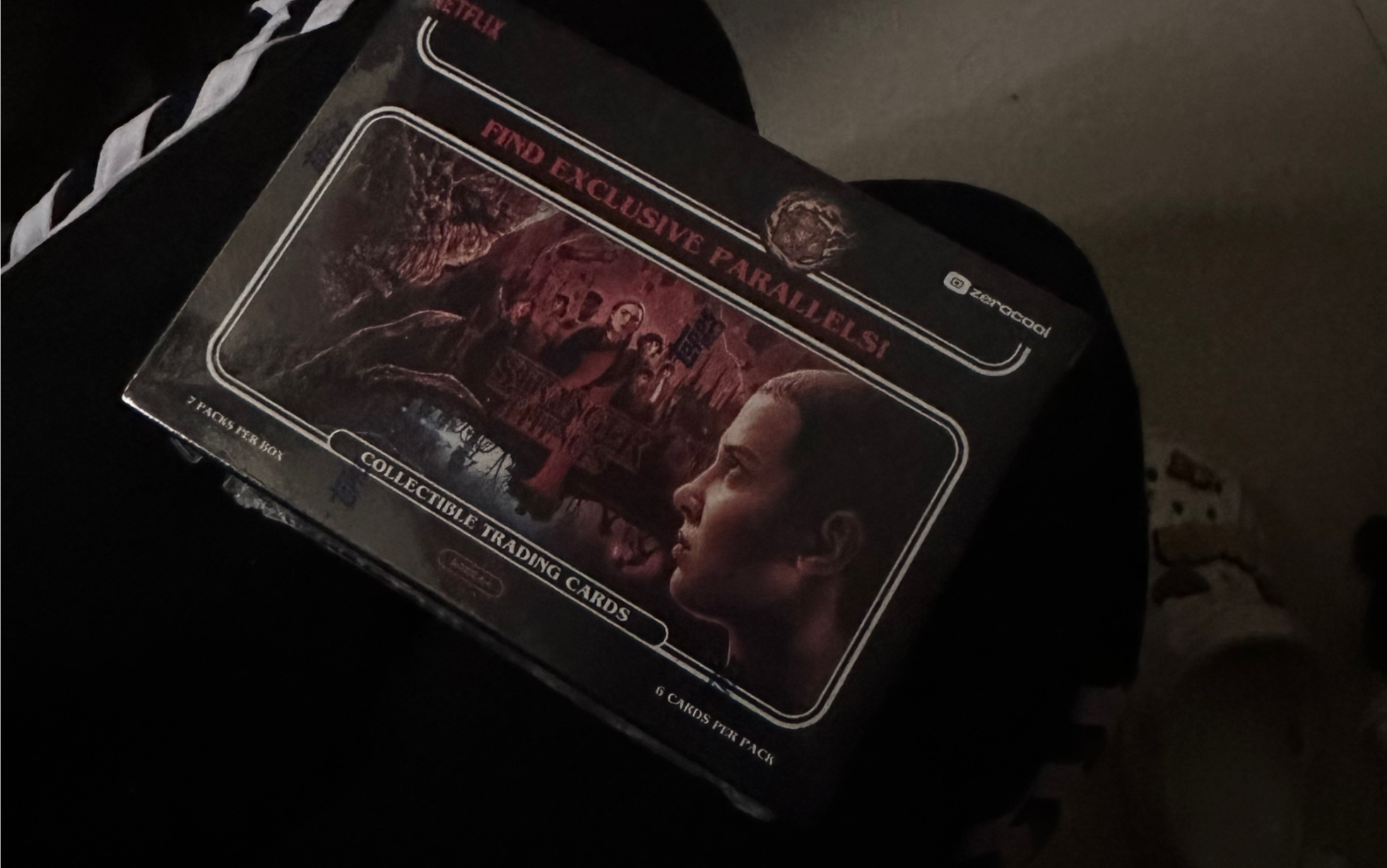 [图]2023topps the stranger things zerocool box怪奇物语手雷盒子 影视卡开箱 无事发生的一期