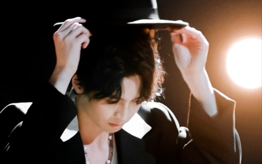 [蒲熠星|卓别林的帽子]阿蒲表演结尾摘帽礼纯享版,别太帅咯!