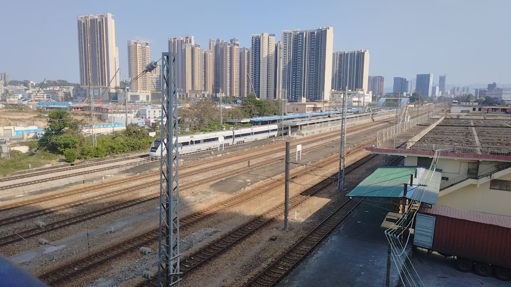 广深铁路城际动车组平湖站出站上行去往广州方向