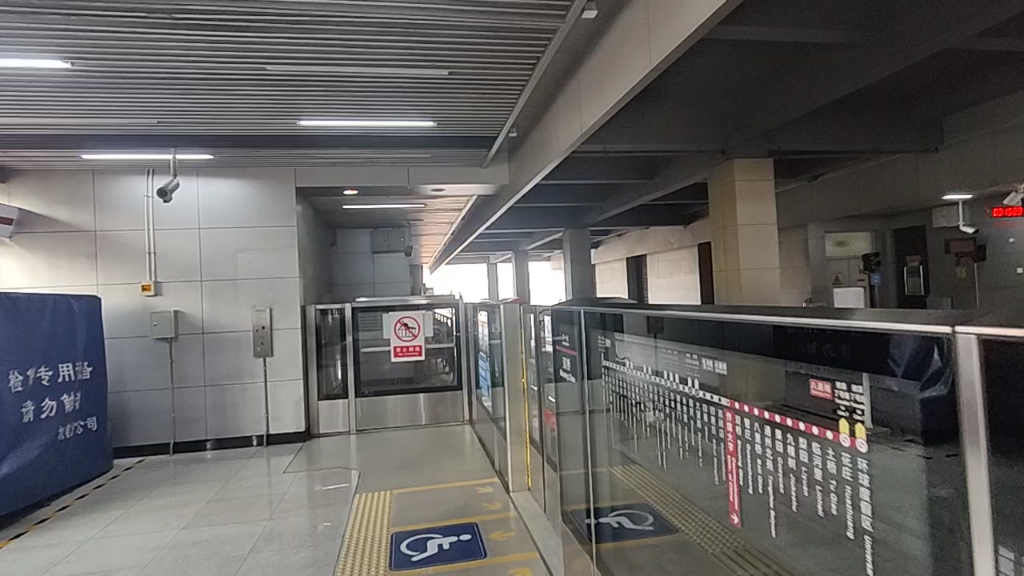 【北京地铁】1号线八通线传媒大学站 01080去环球度假区方向担当土桥