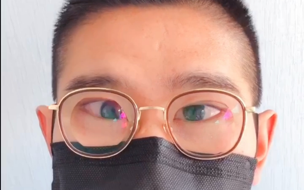 远视两千度眼镜