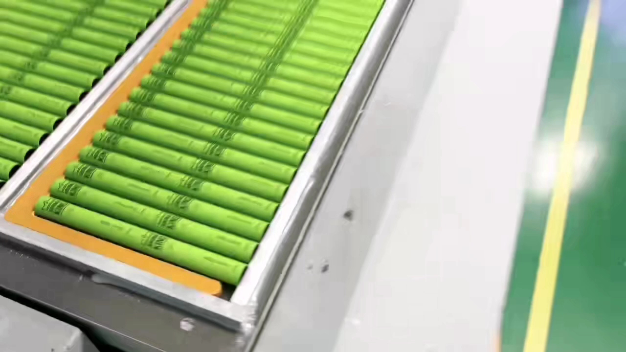 电子烟行业的做货车间金谷田uv打印机