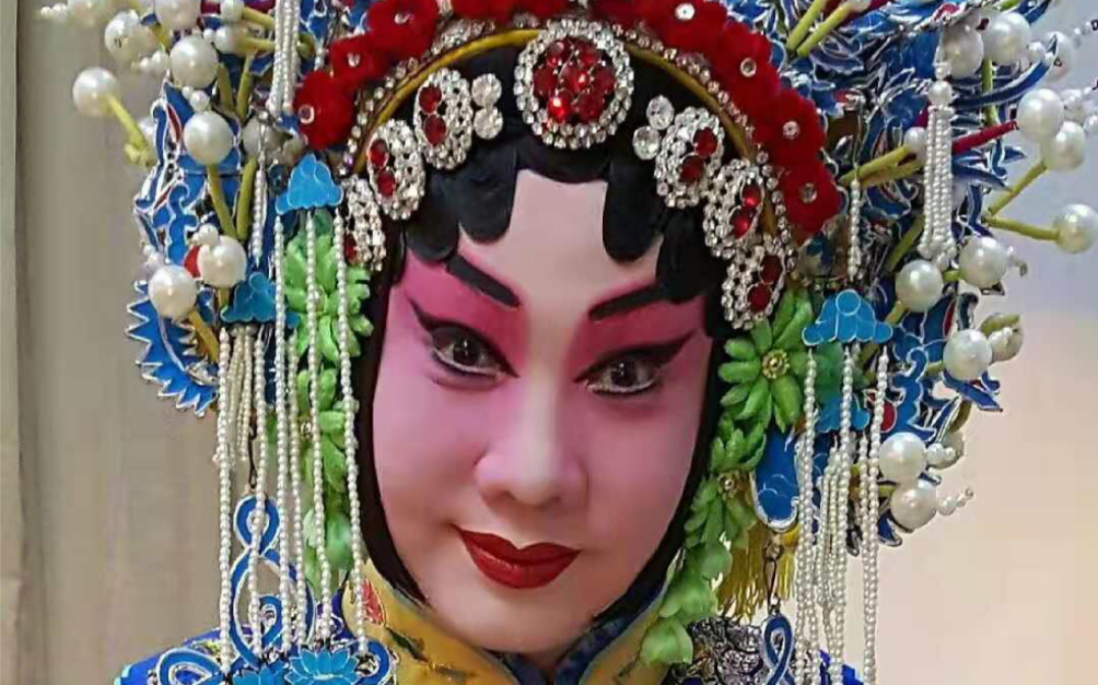 【王蓉蓉快乐京剧】张派领军人物,大青衣王大团长蓉蓉激昂演绎《周仁