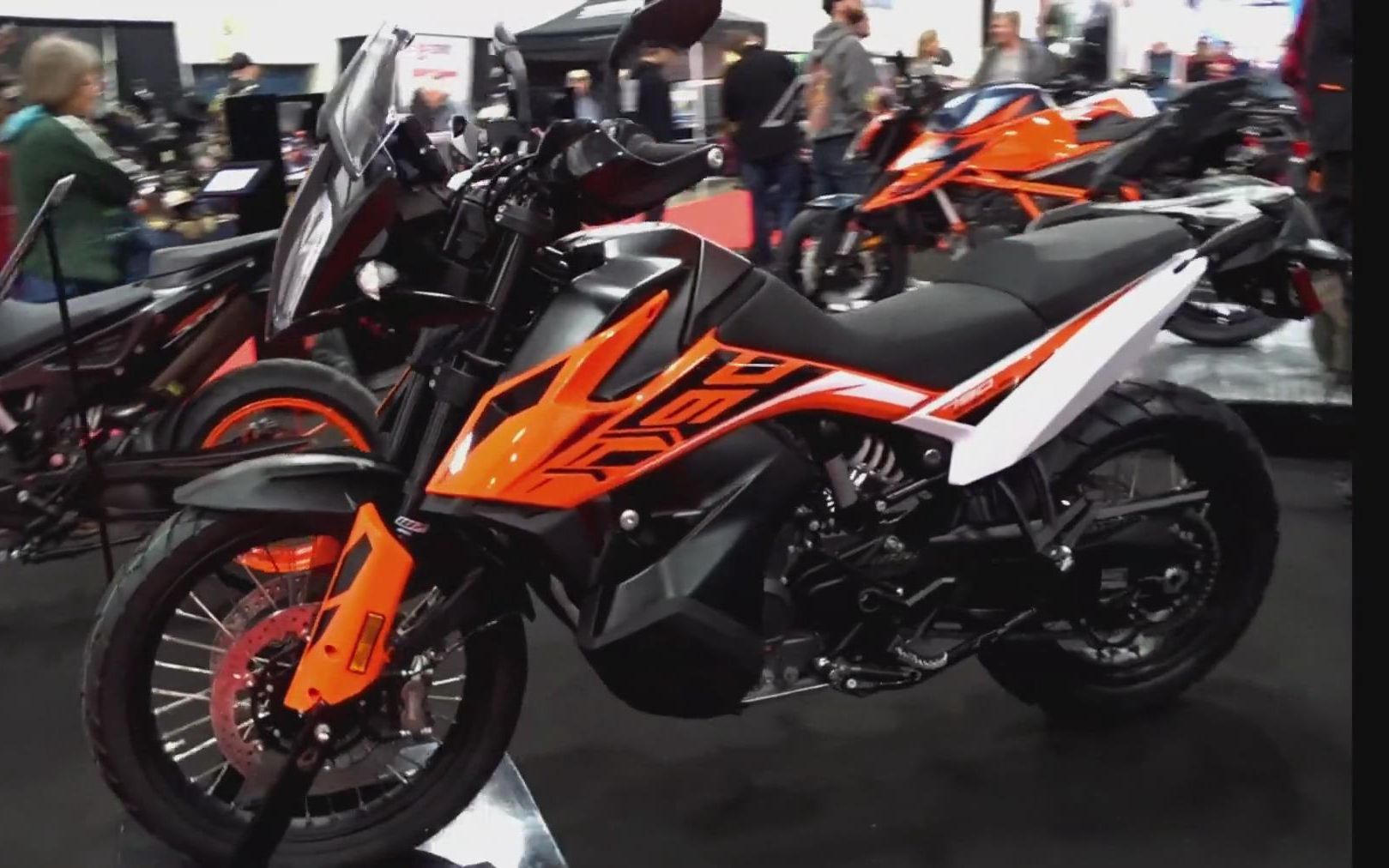 北京摩托车展,ckd版ktm 790 adv价格预测,10万内?_哔哩哔哩_bilibili