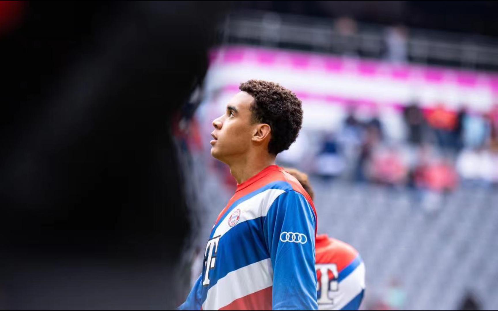 【穆西亚拉】穆西亚拉个人集锦(造点 助攻)—拜仁6-0沙尔克04