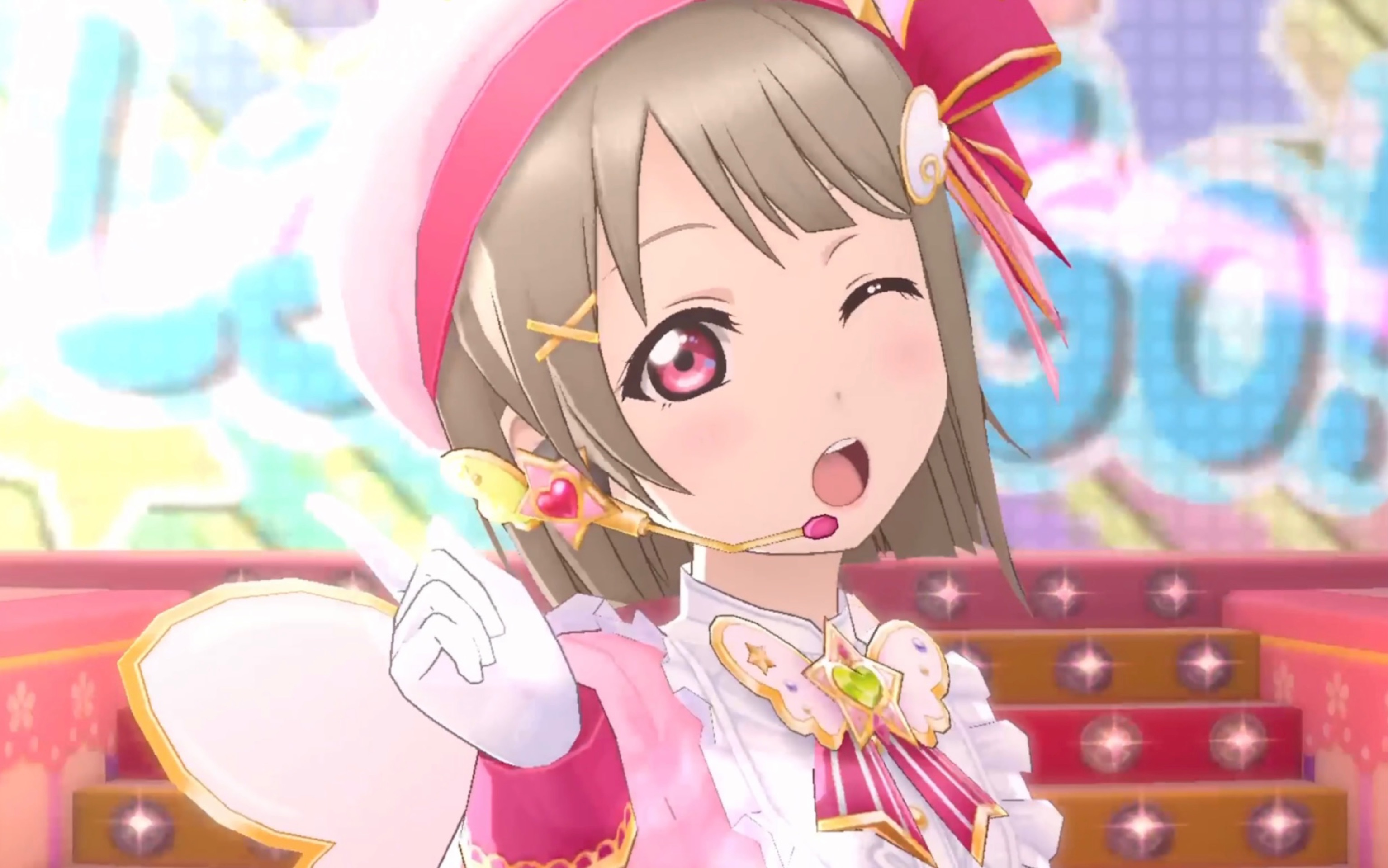 lovelive钻石字幕穿着带翅膀粉色连衣裙的小霞霞真可爱