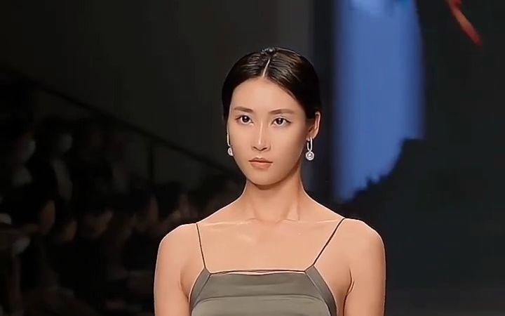 原创设计时装周模特李晨