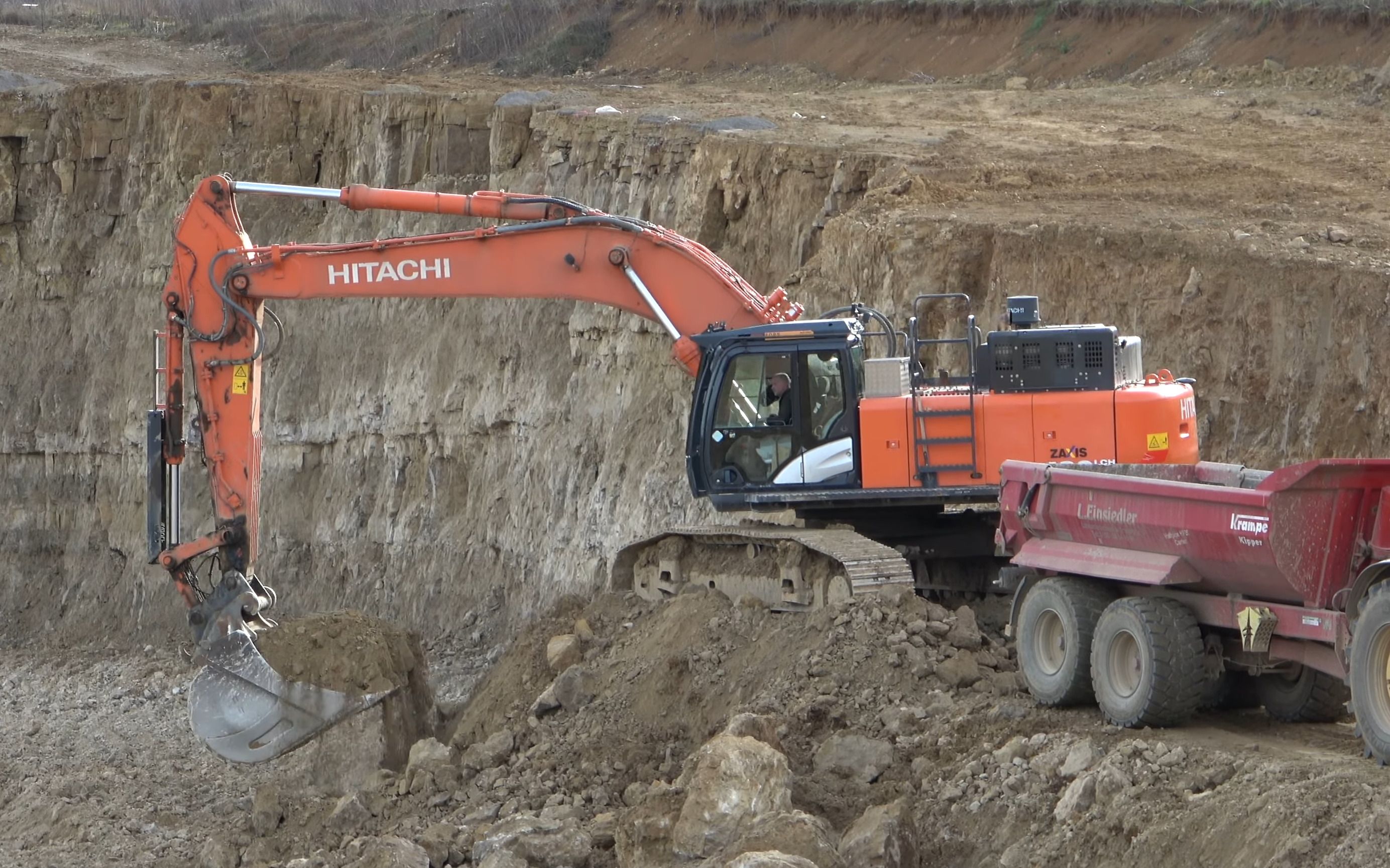 日立zx490lch挖掘机施工装车4k