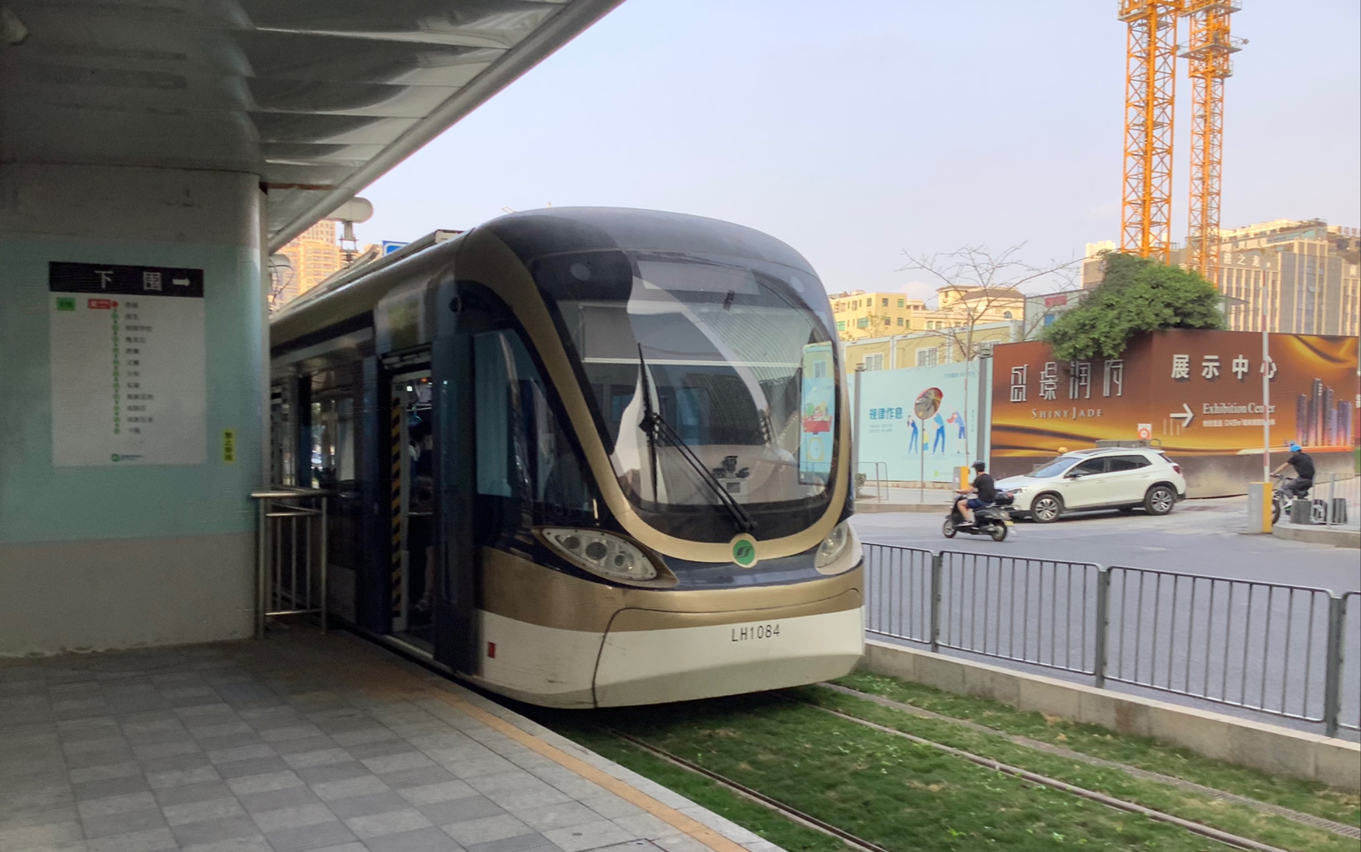 深圳龙华有轨电车行车视频