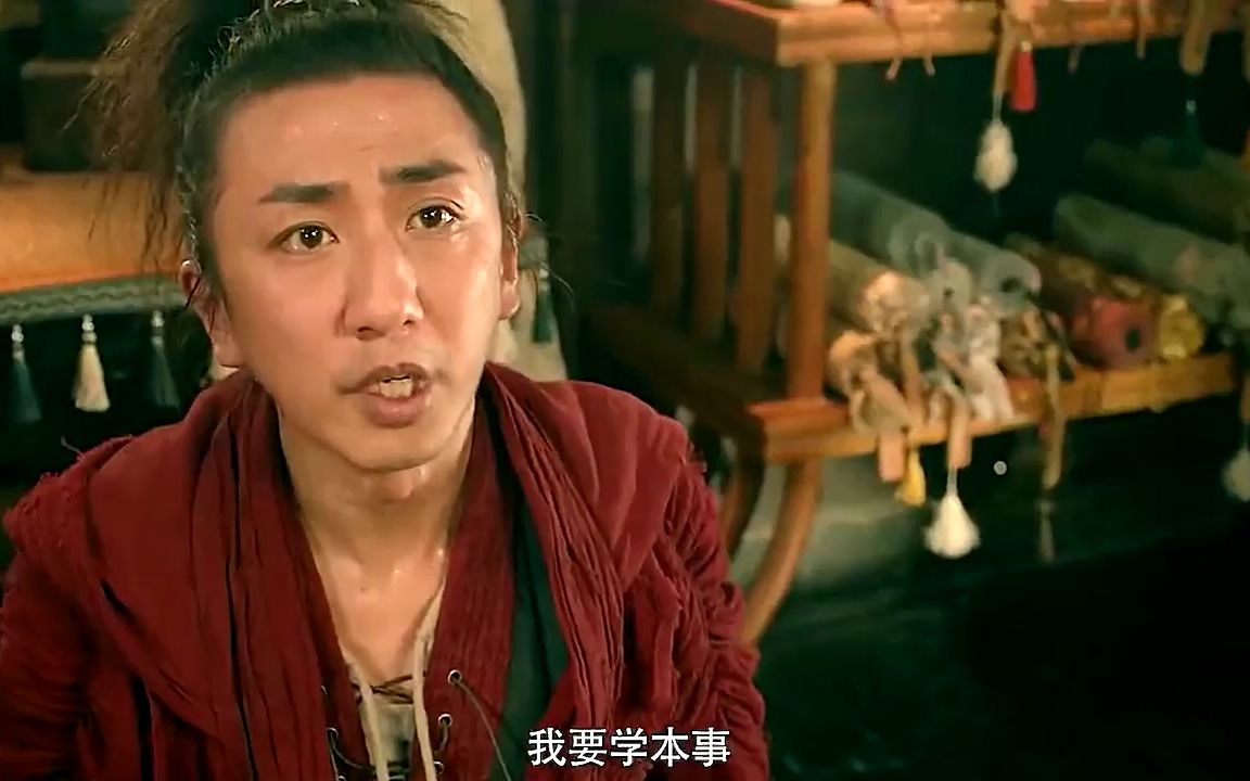 小伙竟误打误撞的爬上了100个凳子,没想到他竟是茅山的九龙真人