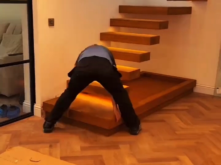 悬浮楼梯好看吗