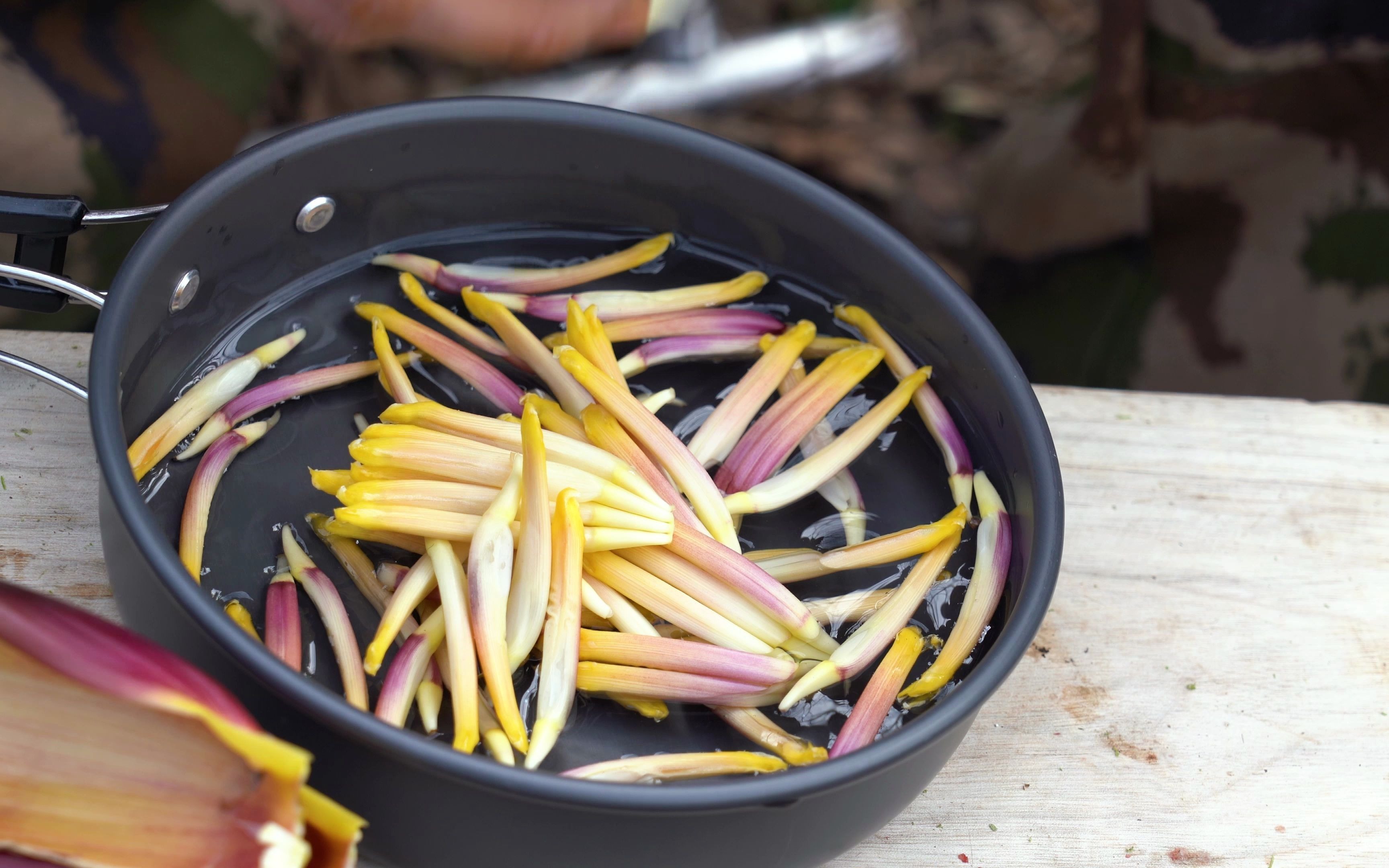 活动  【香蕉花】4k高清乡村美食油炸香蕉花金黄酥脆的表皮外焦里嫩.