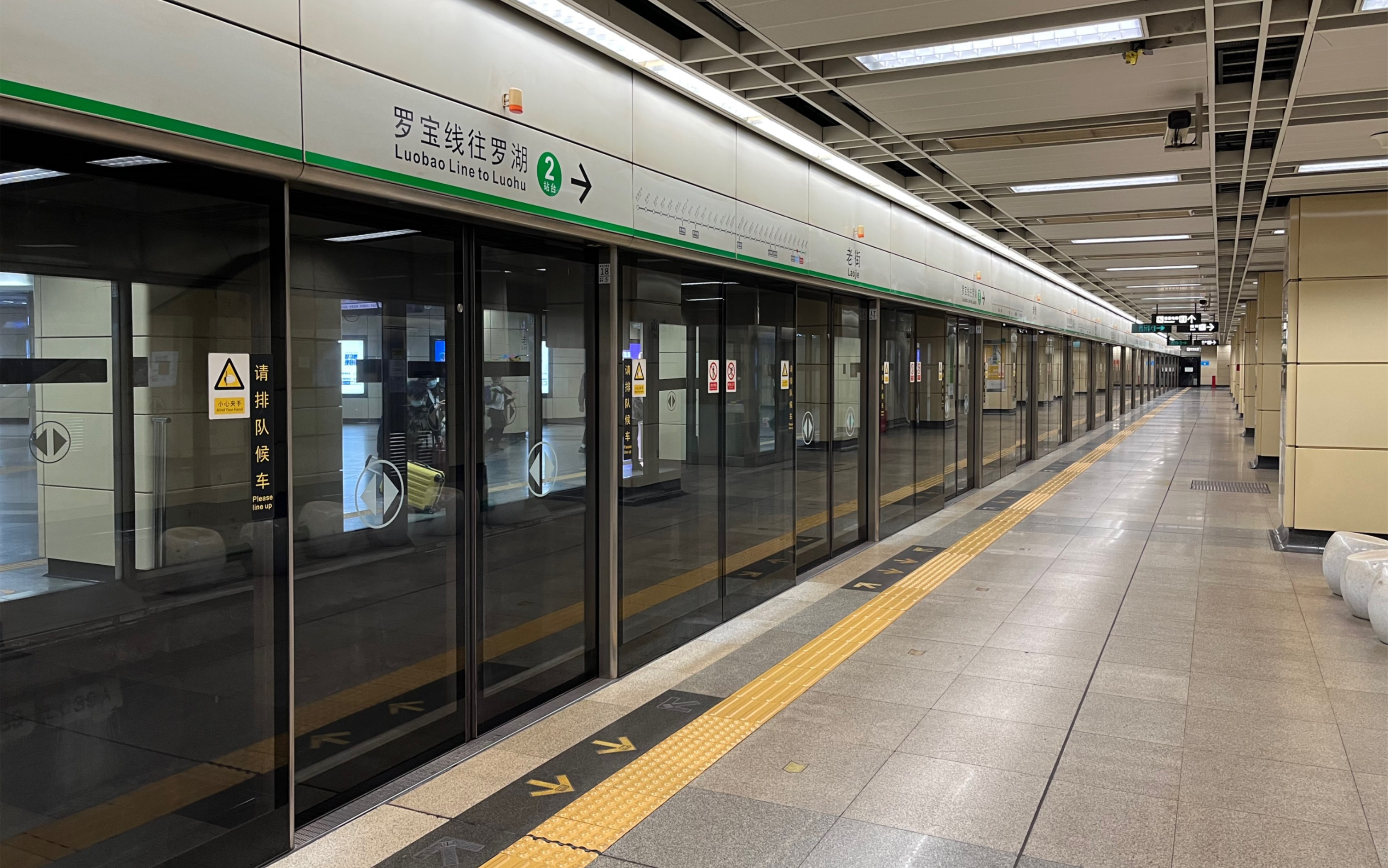 深圳地铁1号线老街站列车进出站视频_哔哩哔哩_bilibili