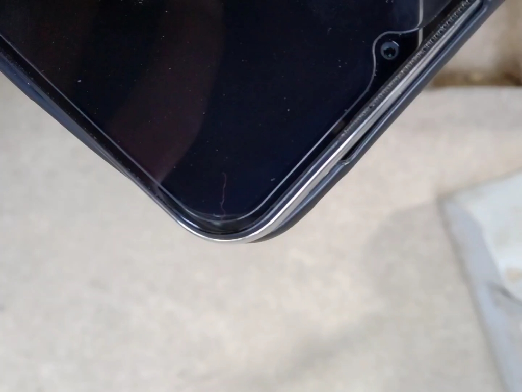 小米10青春版前摄进灰屏幕脱胶大缝隙还有半年保修