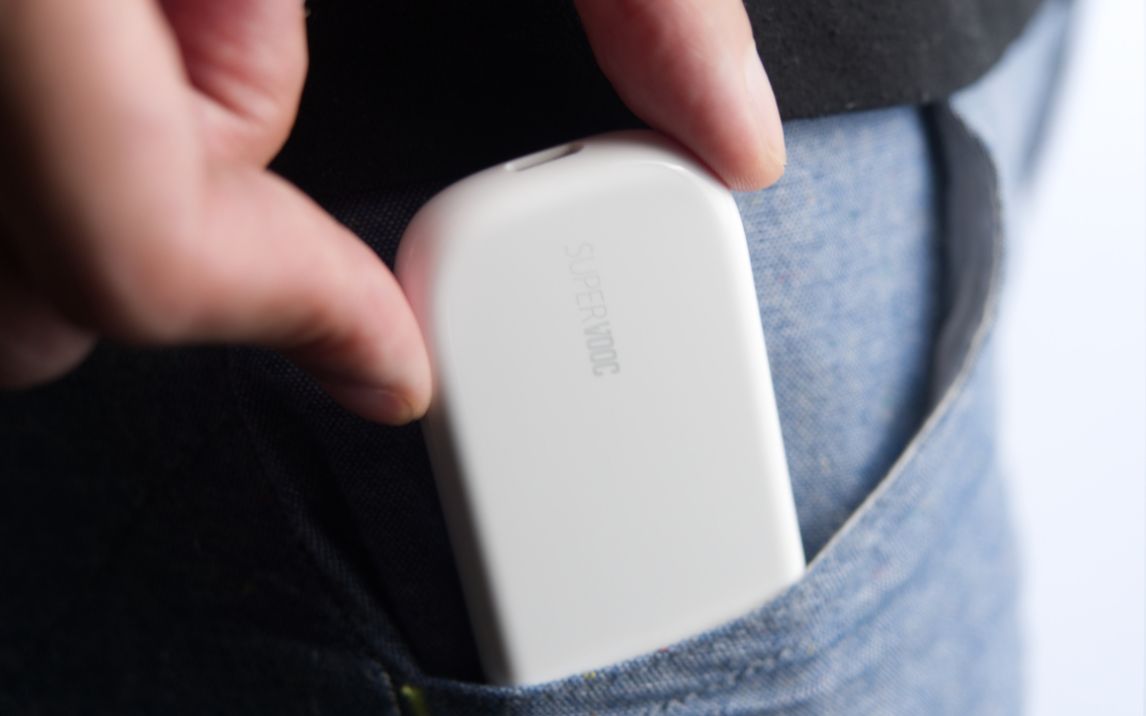 尺寸小得实在太离谱!oppo 50w超闪饼干充电器首发实测