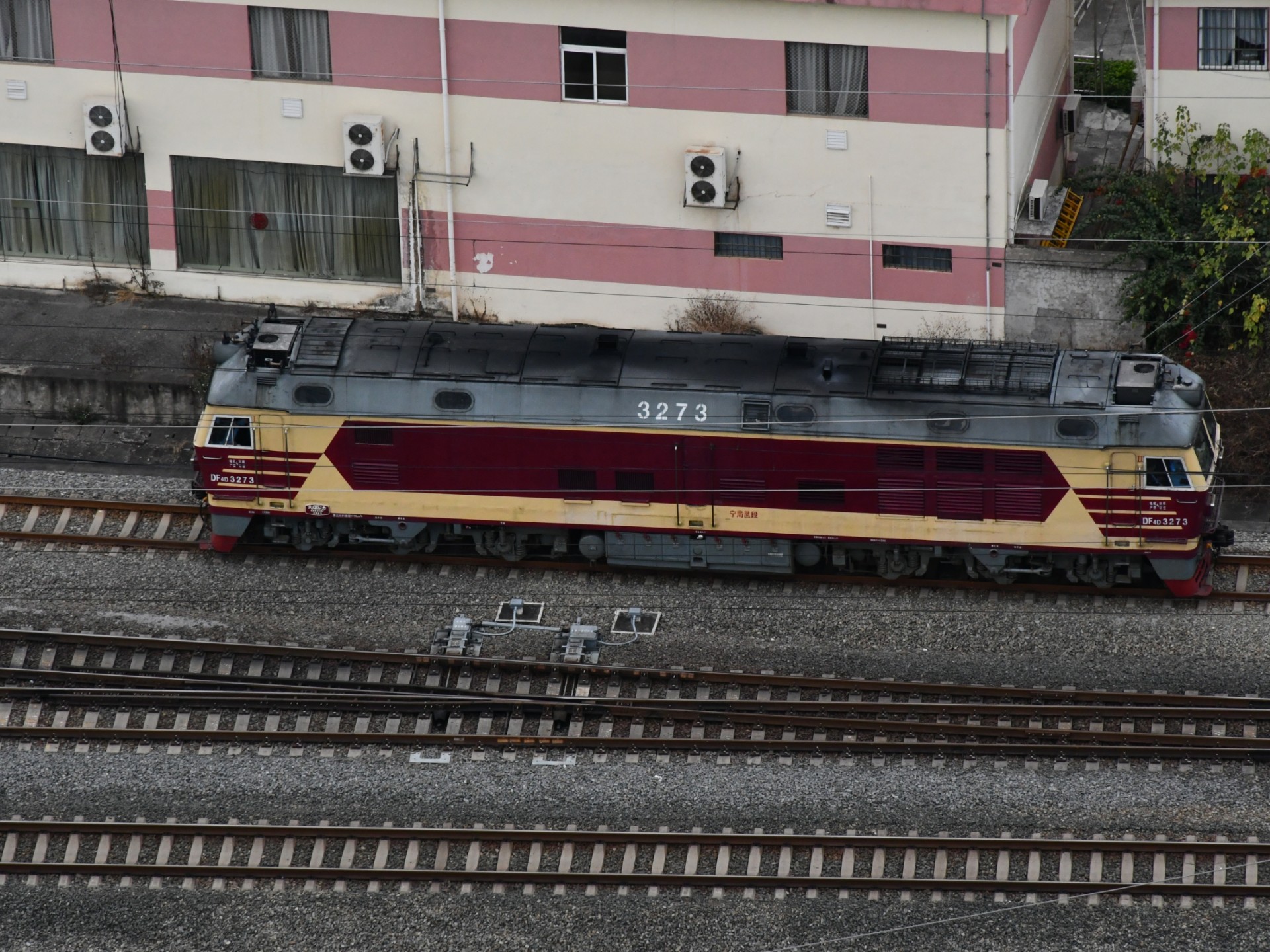 2025春运-df4d3273换向入机务段