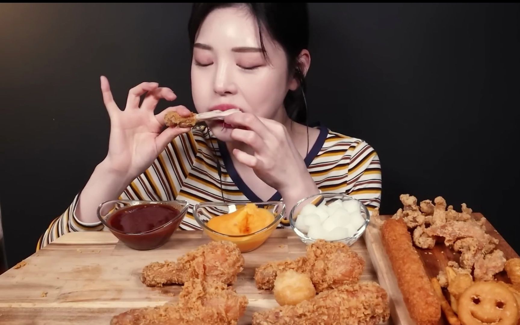 韩国美食博主 boki(炸鸡,寿司,煎饺,鸡肉串,小吃 附中文字幕 )