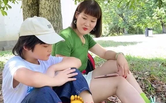 千呼万唤的挠脚心来啦,不要再催啦
