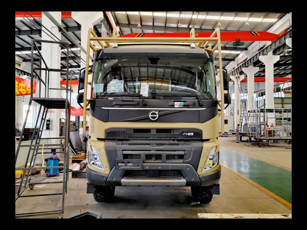 沃尔沃越野房车!800油800水48度电!移动小钢炮!