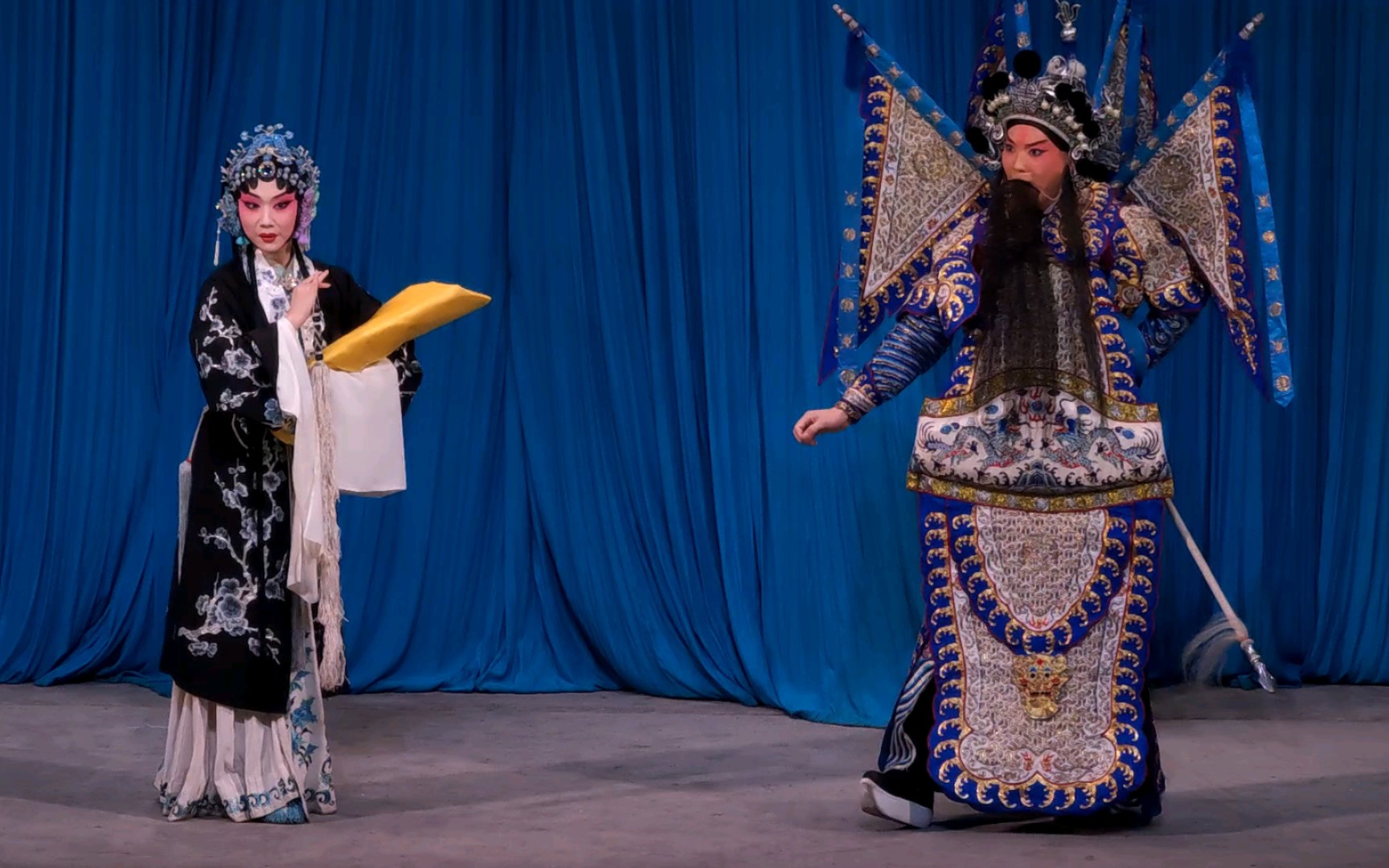 张睿桢《楚宫恨》马昭仪跨龙驹珠泪滚滚(到底几匹马?