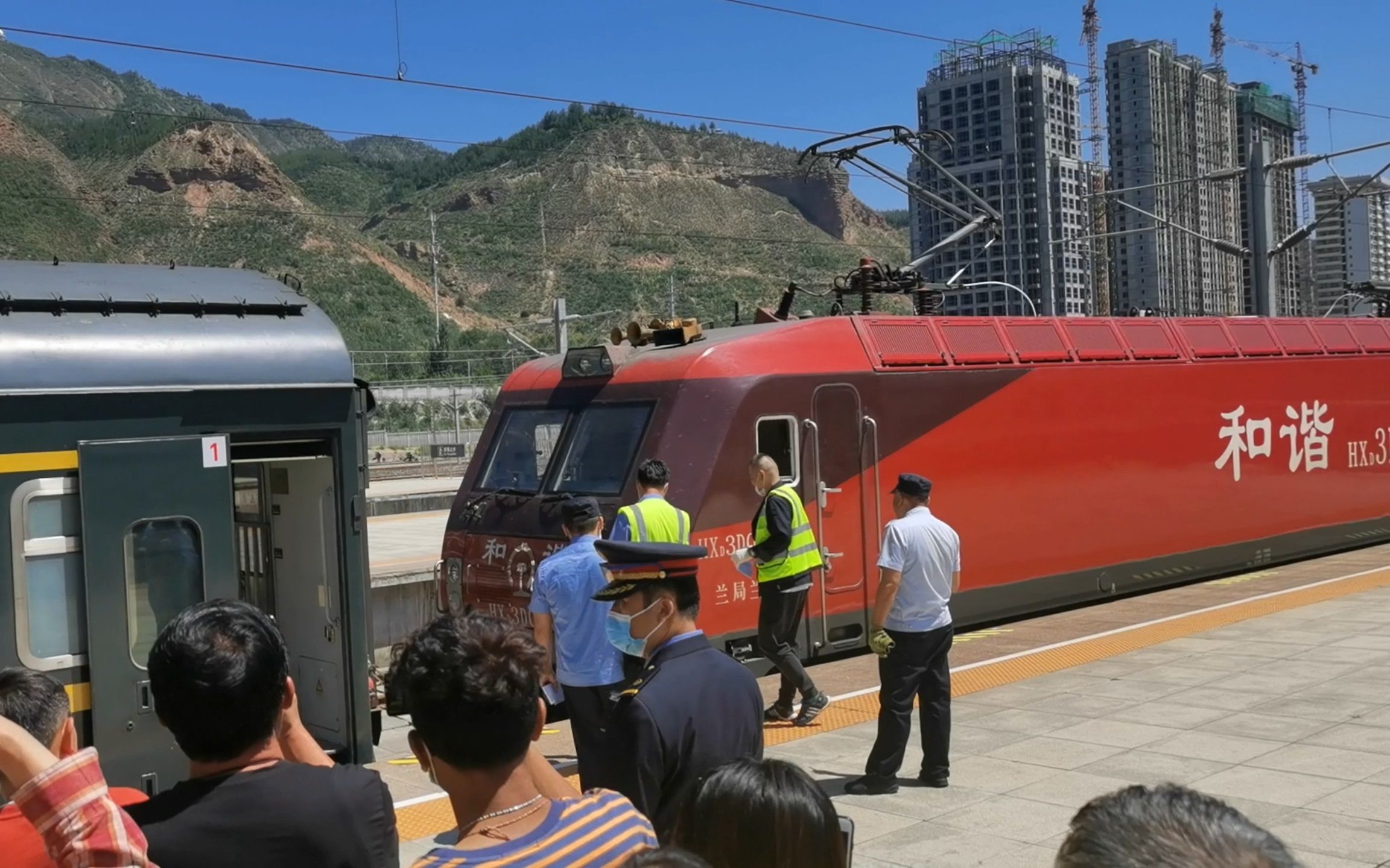 兰局兰段hxd3d电力机车0109号机,青藏铁路西宁站连挂拉萨——北京z22