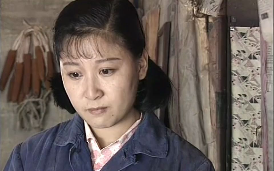 情债:女子怕被黑心队长抢了先,提前找穷小伙商量,先交身子