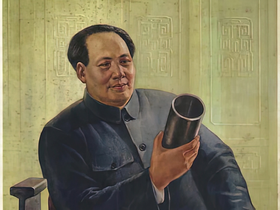 “钢铁巨人站起来了”