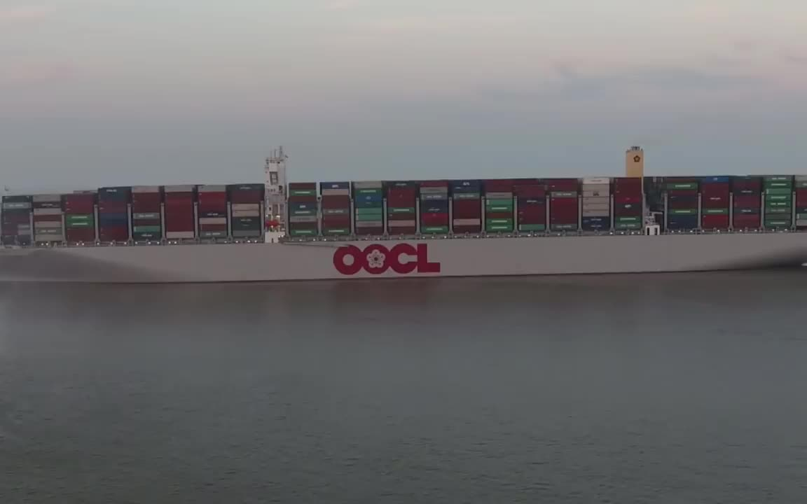 世界上最大的集装箱船东方海外香港号,21,413 teus