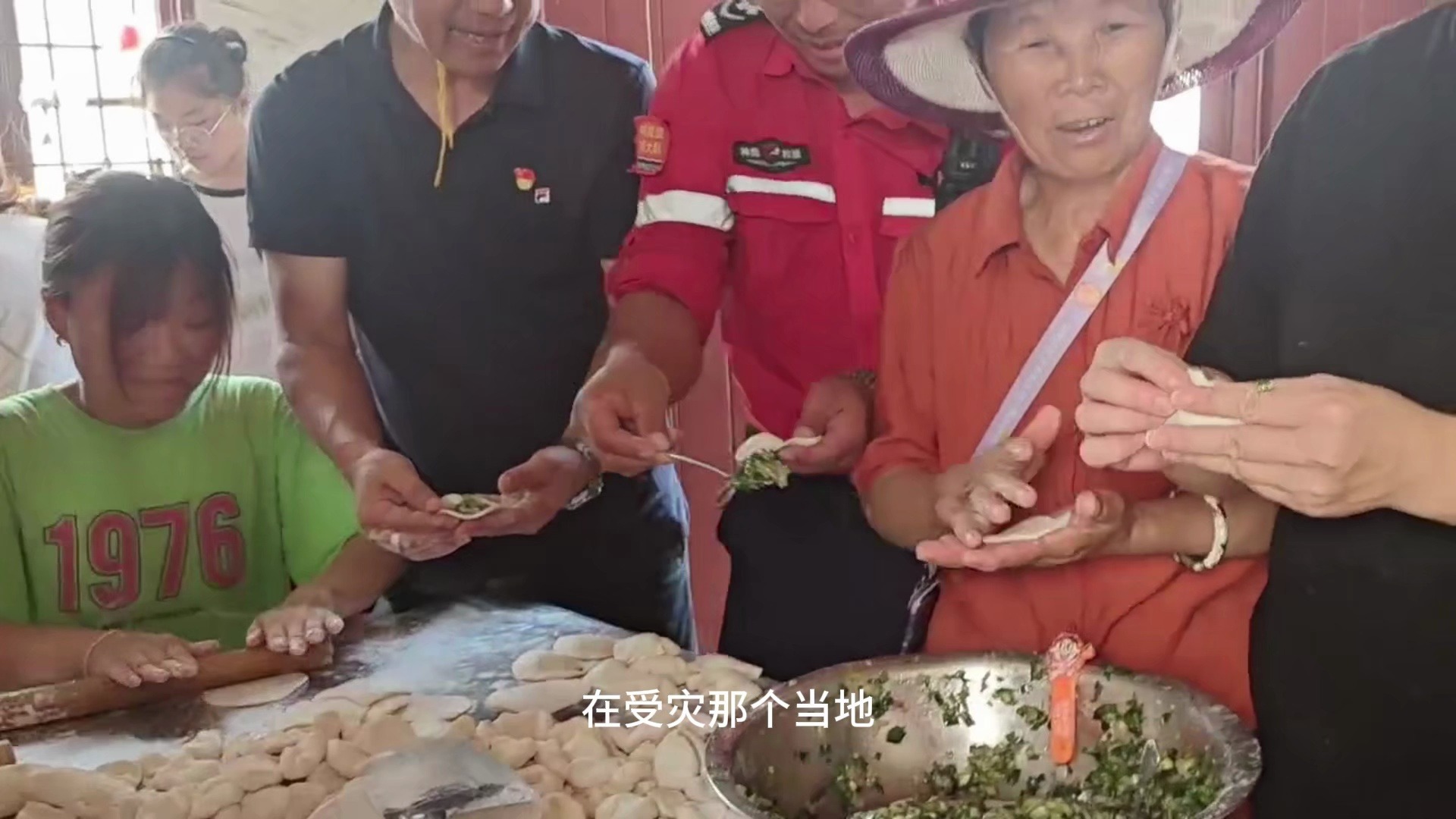 河南救援队驰援湖南团州和受灾群众报水饺,2天转移500名群众哔哩哔哩bilibili