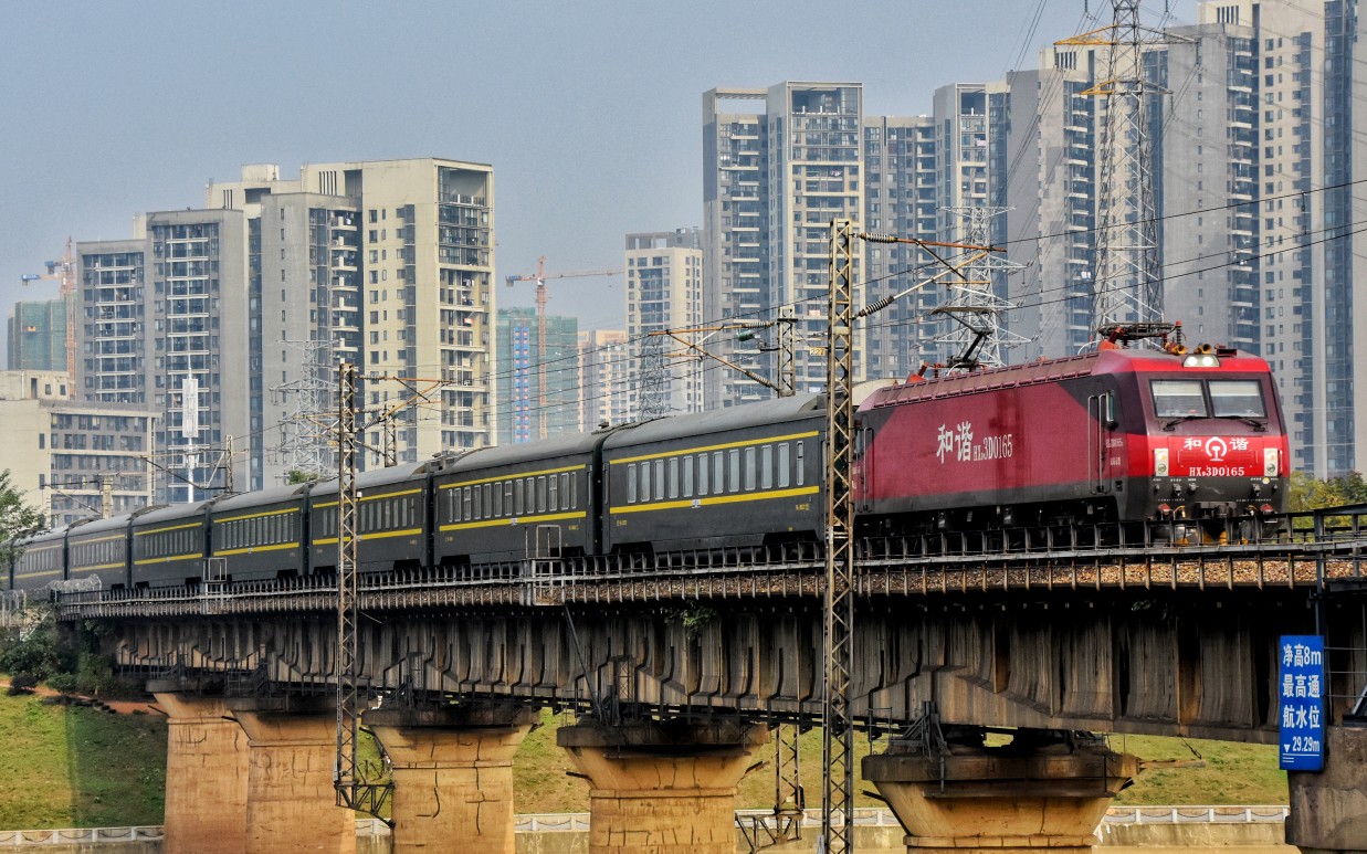 【2018春运】电力客车z335(包头-南宁)浏阳河大桥通过,前方通过丝茅冲