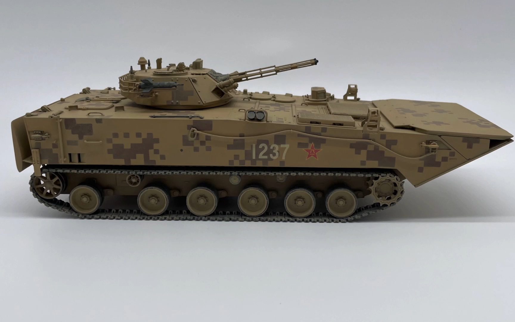 海军模型工厂:手涂中国海军陆战队 zbd-05两栖步战车(荒漠迷彩)bgm