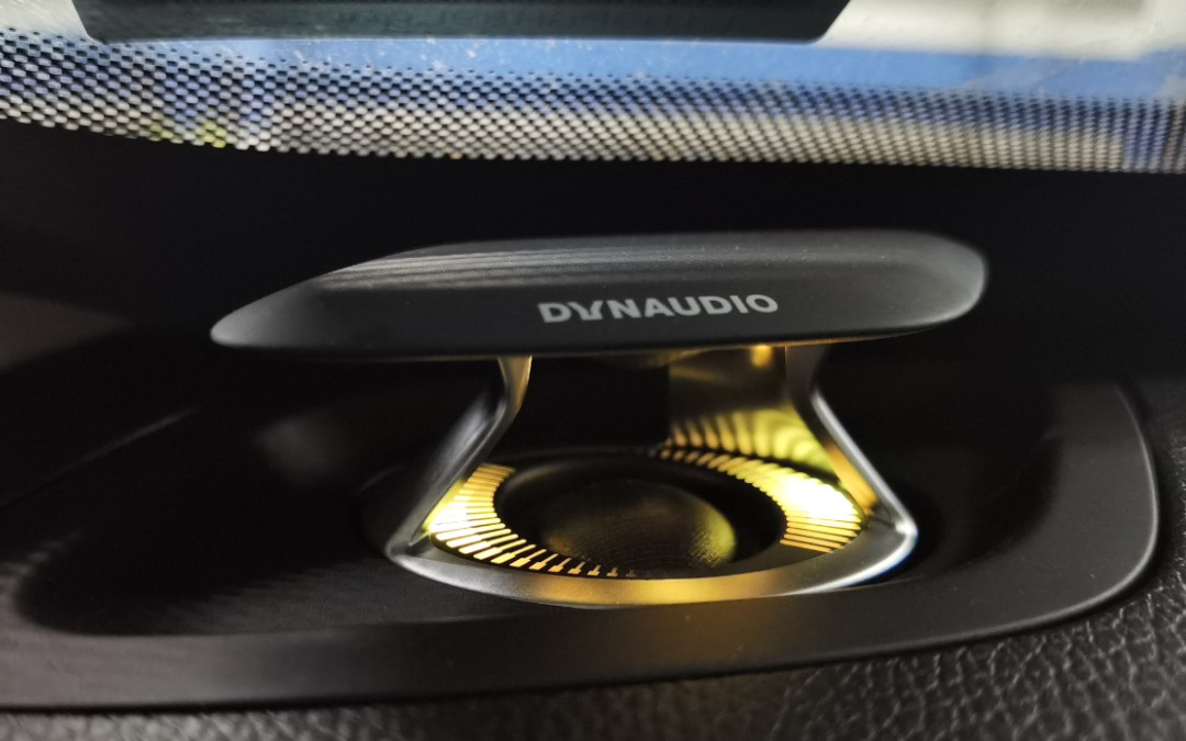 周杰伦七里香小鹏p7dynaudio音效