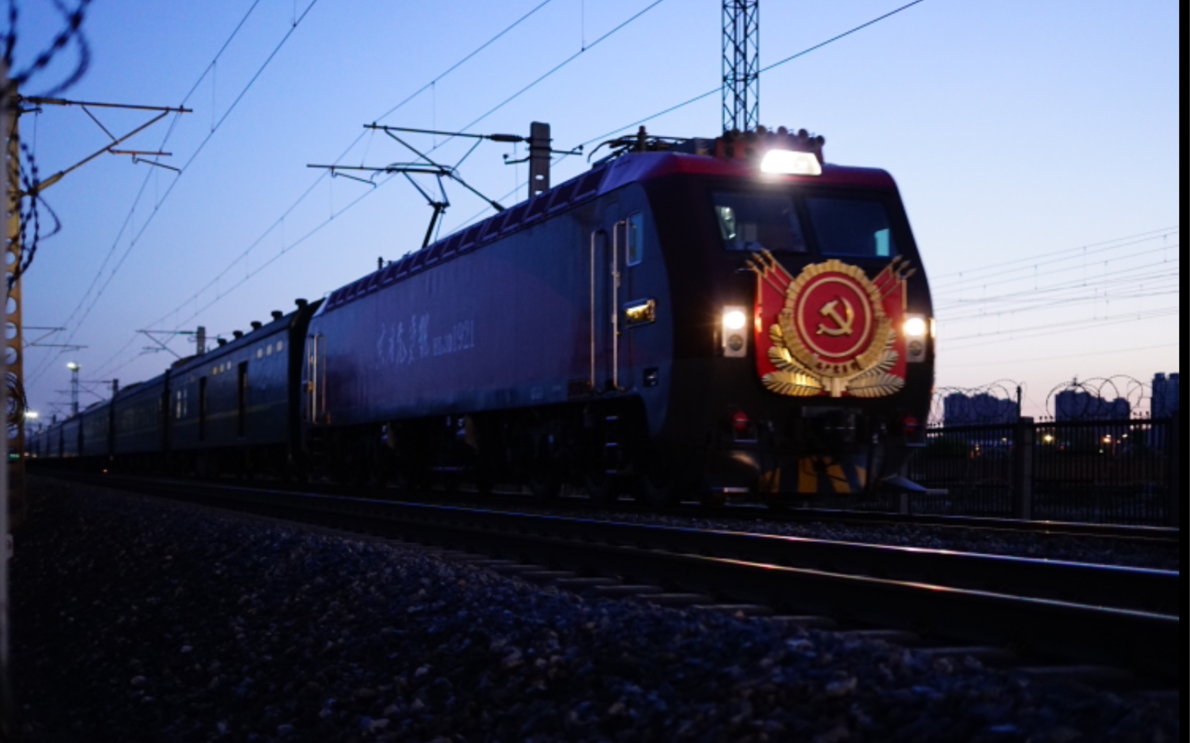 清晨hxd3d1921牵引k27次接近唐山站,交互z101