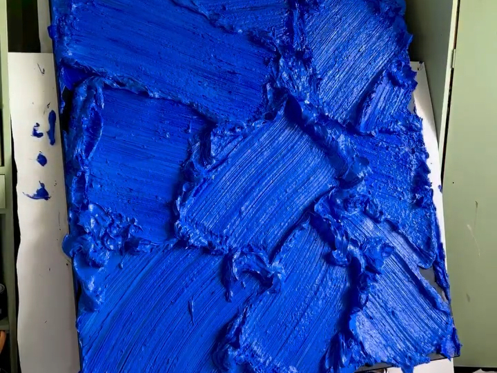 家里有矿吗?这么用克莱因蓝的颜料!