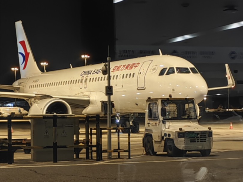 【深夜排队 | 暴力起飞】东航空客a320上海浦东17l起飞