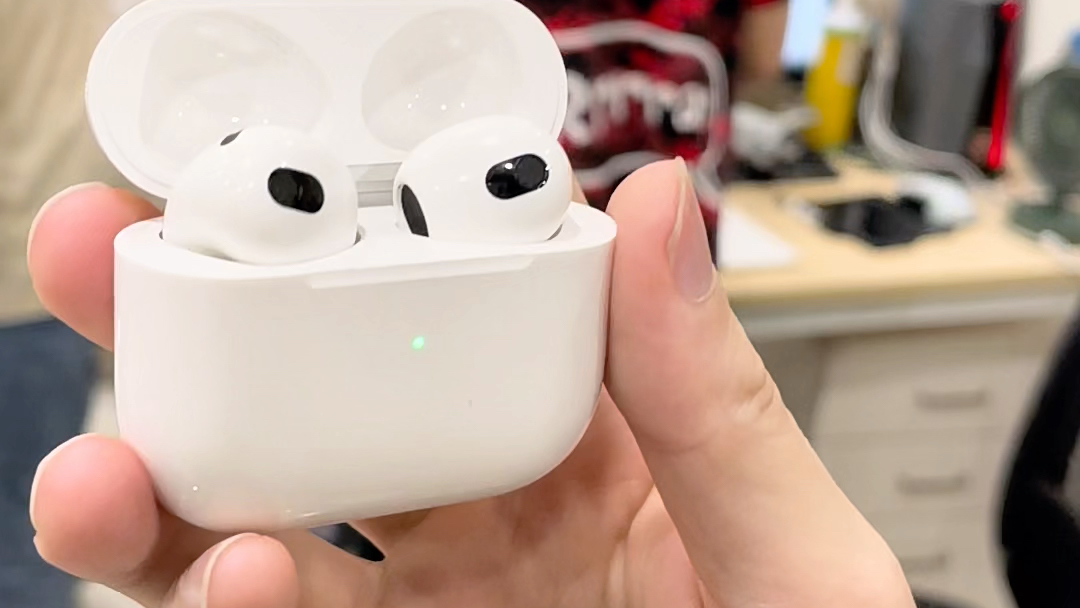 店里会收到一个二手苹果蓝牙耳机AirPods3 成色比较好,保修到今年十一月份.#宁波二手苹果耳机#宁波二手AirPods3#宁波二手耳机回收哔哩哔哩bilibili